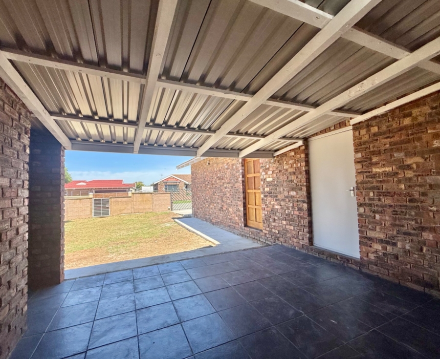 4 Bedroom Property for Sale in Bluewater Bay Eastern Cape